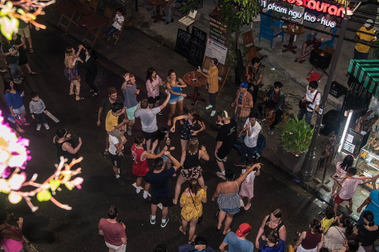 Vietnam Backpacker Hostels - เว้ ภายนอก รูปภาพ